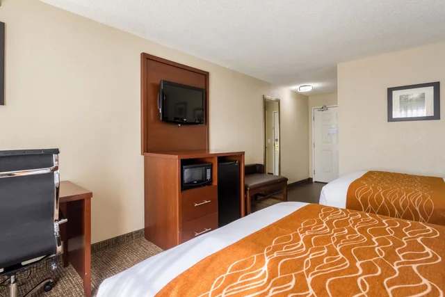 غرفة قياسية بسريرين كوين، Comfort Inn and Suites Dayton North 1/4
