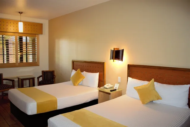 Colonial, 2 Double Beds، Colonial Mexicali 1/5