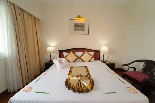 غرفة متصلة عائلية ثلاثية بسرير كوين وسريرين منفصلين بإطلالة على الحديقة، Century Riverside 4/6