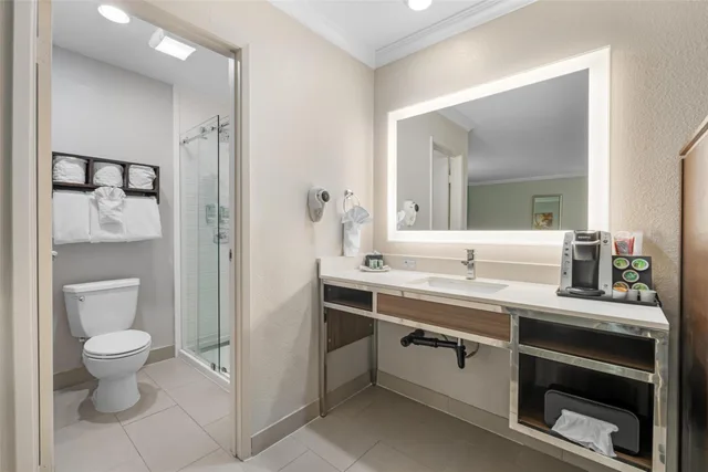 غرفة عائلية بسريرين كوين، Best Western Courtesy Inn - Anaheim Park Hotel 4/4
