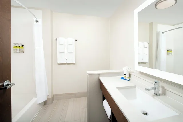 غرفة قياسية بسرير كينج، HOLIDAY INN EXPRESS & SUITES NORTH BRUNSWICK 4/5
