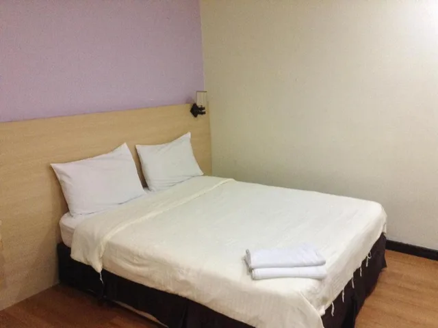 Room, Queen Bed, No Window، Maxim Hotel 1/2
