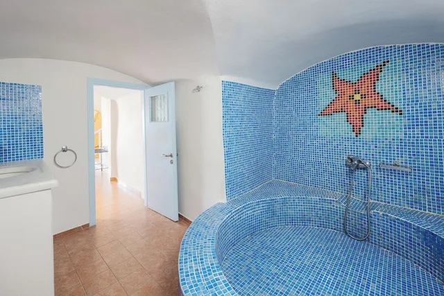 Grand, Suite, Double and Twin Beds, Caldera View, Kastro Suites 10/10