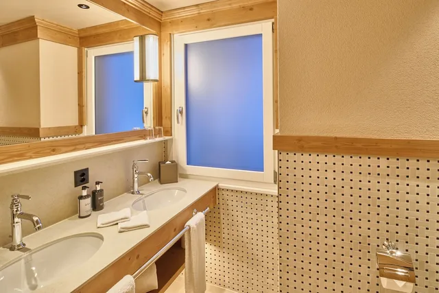 غرفة ديلوكس بسرير مزدوج وسرير فردي، EUROTEL VICTORIA LES DIABLERETS 4/4