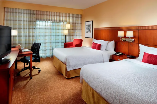 غرفة قياسية بسريرين كوين، Courtyard by Marriott Birmingham Hoover 1/10