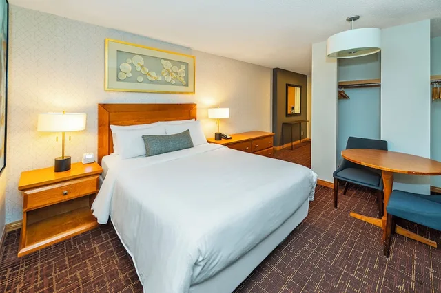 غرفة قياسية بسرير كوين، Banff Inn 1/5