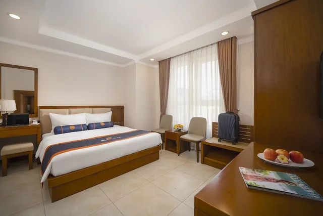 غرفة ديلوكس بسرير كينج بإطلالة جزئية على البحر، BlueSun Danang Beach Hotel 4/10
