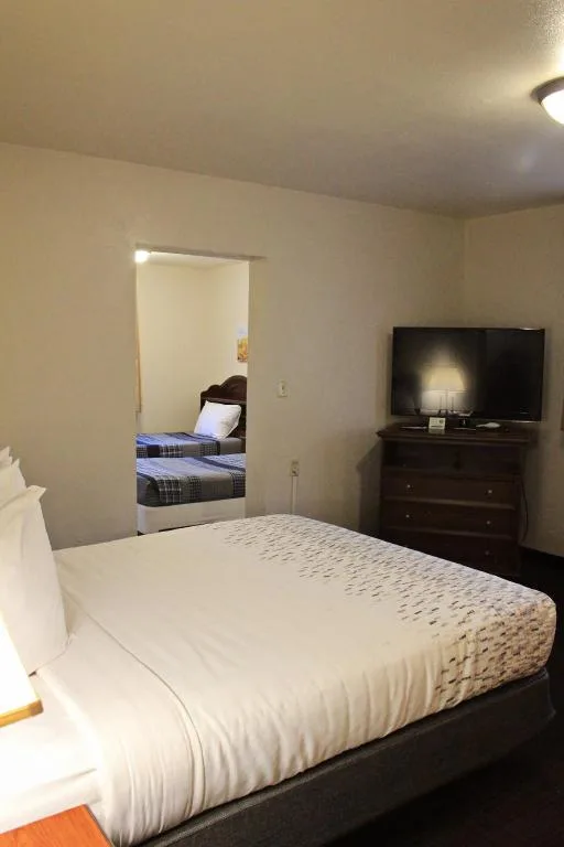 شقة بـ3 غرف نوم، Bowen Motel 2/6