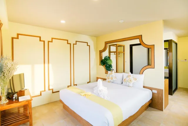 Signature, Pine، ROYAL PINEAPPLE HOTEL a welcome to wealth and good fortune 4/6