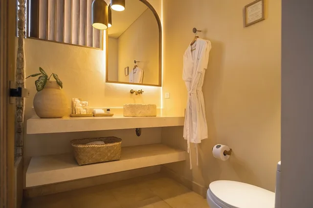 Cabana, 1 King and 2 Queen Beds, Main Building، Hotel Aimarawa 5/6