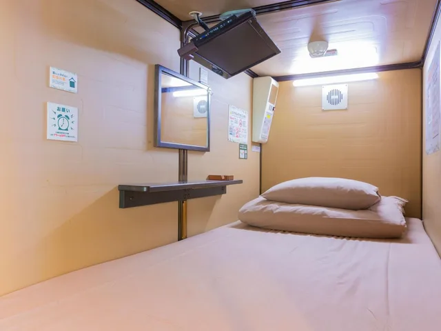 سكن مشترك بسرير فردي للرجال تُحدَّد عند الوصول، Capsule Hotel Anshin Oyado Shinbashi 2/4