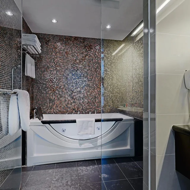جناح، Hotel Sixty3 5/7
