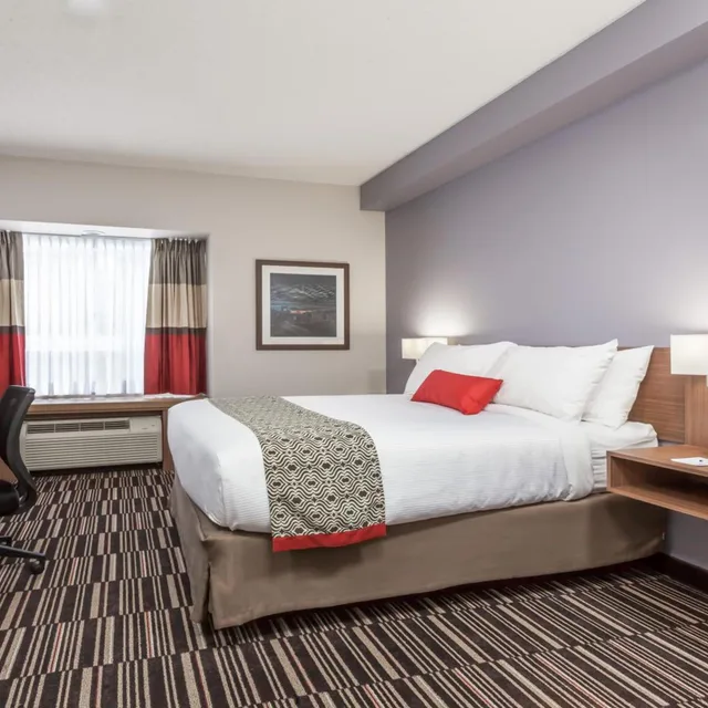Deluxe, Suite, King Bed, Queen Bed, Microtel Inn And Suites By Wyndham Kirkland Lake 1/5