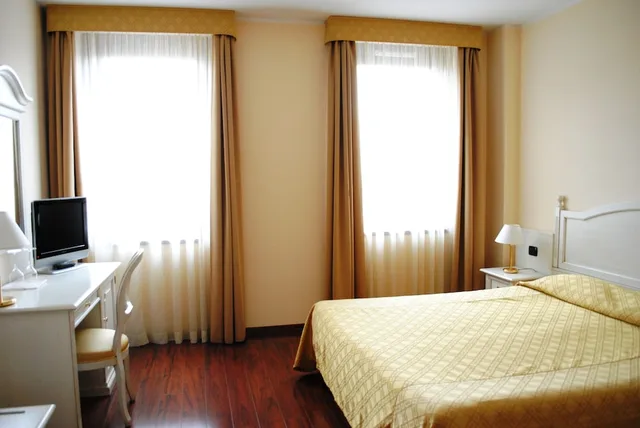 غرفة مفردة بسرير كوين، International Hotel Iseo 1/3
