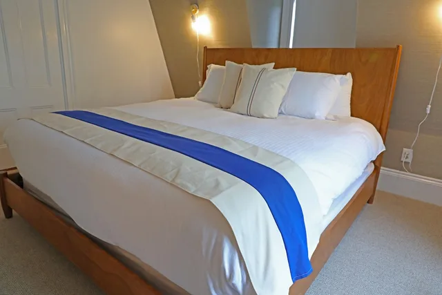 جناح جونيور بسرير كينج مع أريكة، The Hotel Marblehead 2/3
