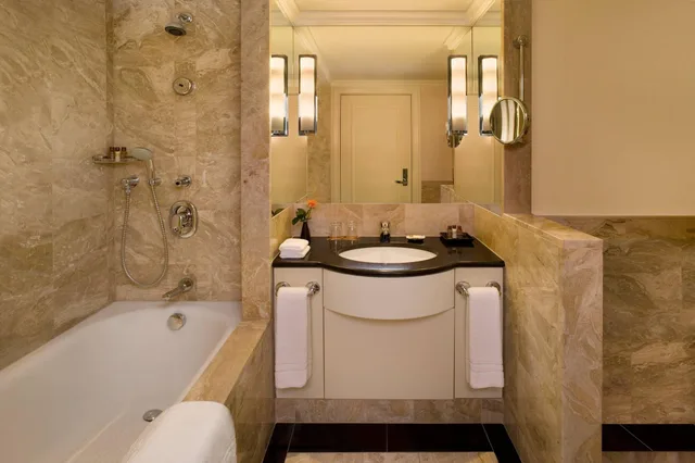 غرفة كلاسيكية بسرير مزدوج بإطلالة على المدينة، Sheraton Grand Warsaw 4/4