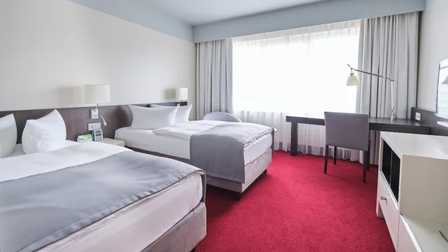 غرفة قياسية بسريرين منفصلين، Holiday Inn Berlin Airport Conference Centre Formerly Holiday Inn Berlin International Airport 2/10