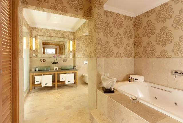 Royal, Suite, King Bed, Golf Course View، Dolce By Wyndham Camporeal Lisboa 3/3