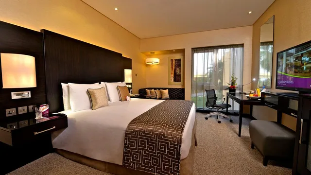 غرفة قياسية بسرير مزدوج، Crowne Plaza Bahrain 2/5