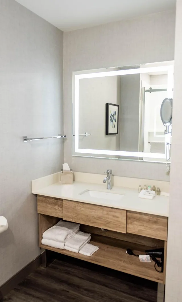 جناح تنفيذي بسرير كينج مع أريكة، Best Western Premier Executive Residency Medicine Hat 6/10