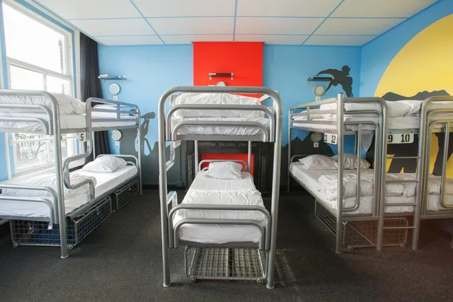 Mixed Dorm, 12 People، Flying Pigs Uptown Hostel Amsterdam 2/2
