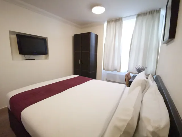 Economy Double Basement room، The Royale Chulan Hyde Park 1/10