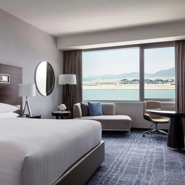 Room, King Bed, Sea View, Executive Lounge Access, Hong Kong Skycity Marriott Hotel 2/3