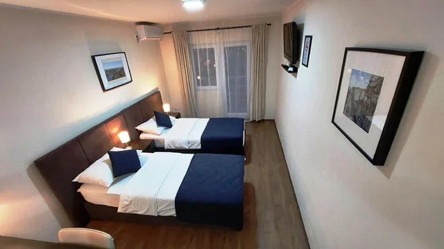 غرفة بسريرين منفصلين بإطلالة على المدينة، Villa Panorama 3/10