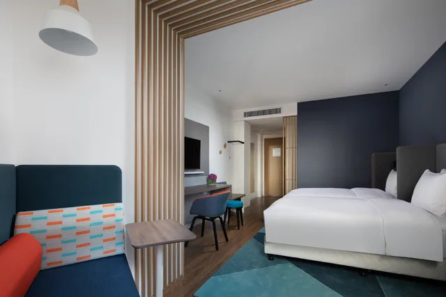 غرفة قياسية بسرير كينج وسرير فردي، Holiday Inn Express Chengdu Longquanyi North 1/1