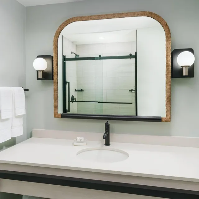غرفة داخلية قياسية بسرير كوين، Holiday Inn Resort Wrightsville Beach 5/5