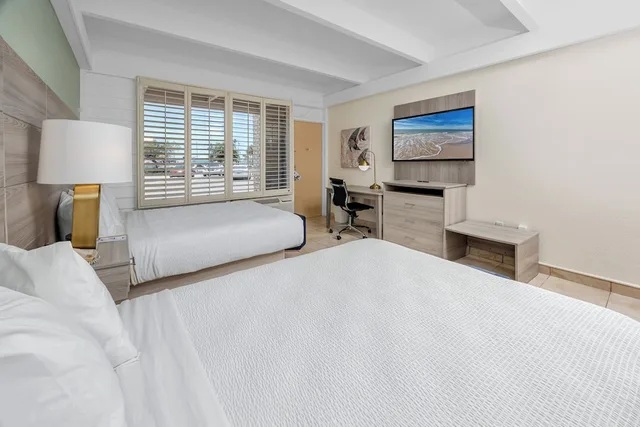 غرفة قياسية كبيرة بسريرين كوين بإطلالة على المرفأ، Best Western Plus Yacht Harbor Inn 1/3
