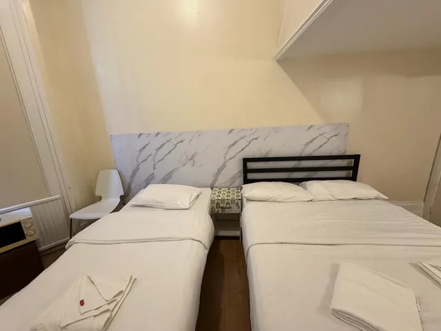 غرفة ثلاثية بسرير مزدوج وسرير فردي، Anwar House 10/10