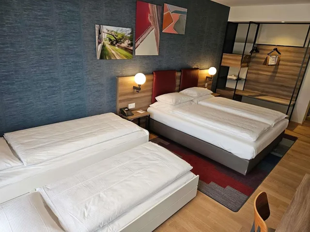 غرفة عائلية بسرير مزدوج مع أريكة، Mercure Geneva Airport 2/6