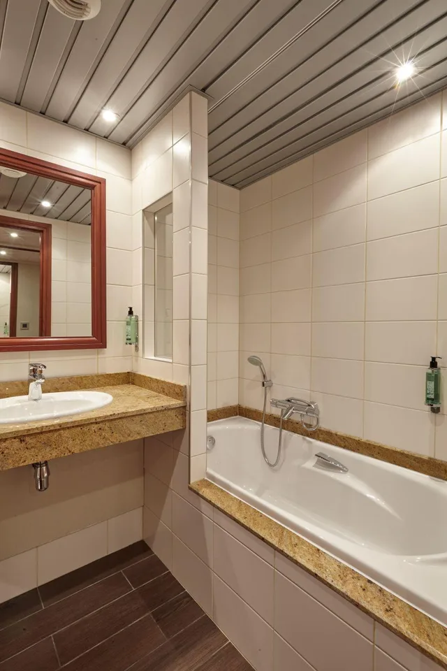 غرفة كومفورت بسرير مزدوج أو سريرين منفصلين بإطلالة على البحيرة، Hotel Et Spa Du Beryl 9/10