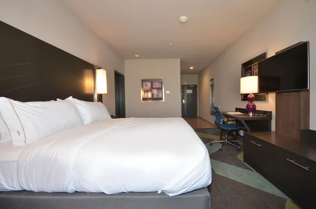جناح بسرير كينج بغرفة نوم واحدة لذوي الإعاقة، Holiday Inn Express & Suites Oklahoma City Mid - Arpt Area 2/3