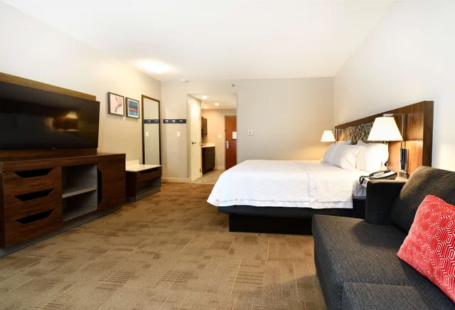 غرفة بسرير كينج مع أريكة، Hampton Inn Santee-I-95 3/10