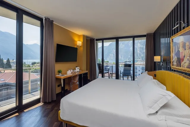 جناح جونيور بسرير كوين بإطلالة على البحيرة بشرفة، Hotel Garda 2/10
