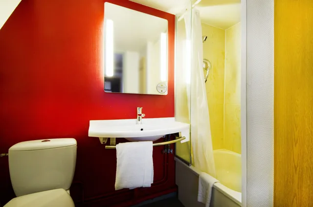 غرفة مزدوجة، B&B HOTEL Chartres Le Forum 4/4