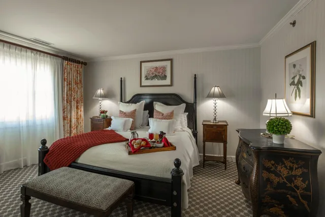 غرفة بسرير كينج بإطلالة على الحديقة، Saybrook Point Inn, Marina & Spa 2/8