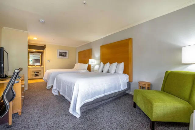Standard, 2 Queen Beds, Exterior Entrance، Best Western Plus Dixon Davis 4/8