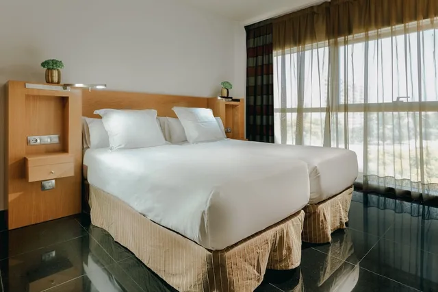 شقة عائلية بسرير مزدوج وسريرين منفصلين، Nh Barcelona Fira Suites 2/4