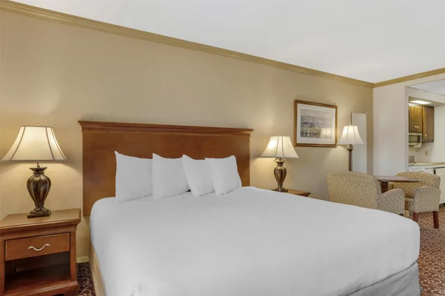 استوديو بسرير كينج، Best Western Plus Morristown Inn 1/3