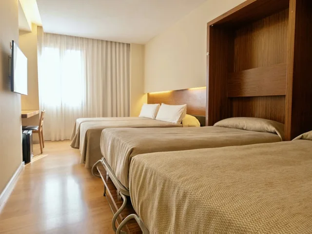غرفة رباعية، Turin 1/3
