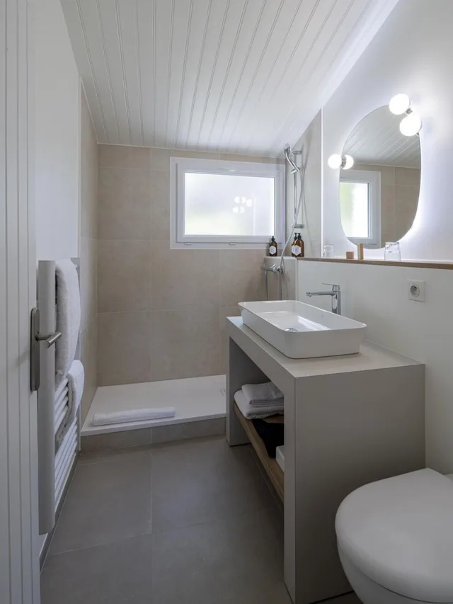غرفة بسرير مزدوج أو سريرين منفصلين بإطلالة على البحر، Hotel Punta Lara Noirmoutier 3/3