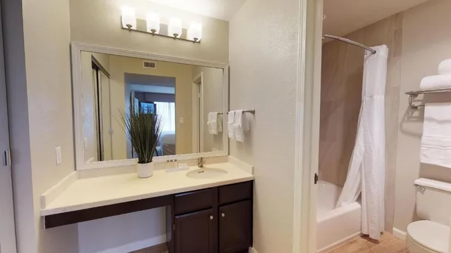 جناح بسريرين مزدوجين بغرفة نوم واحدة بمطبخ، Chase Suite Hotel Brea 4/5