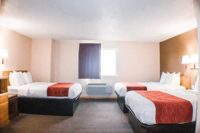 Family, 3 Queen Beds, New Victorian Inn York 2/4
