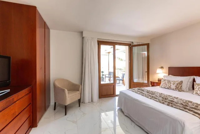 جناح بريميوم بجاكوزي، Theartemis Palace 1/2
