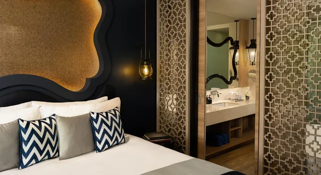 غرفة ديلوكس بسرير مزدوج بإطلالة على المسبح، Avista Grande Phuket Karon MGallery 6/6