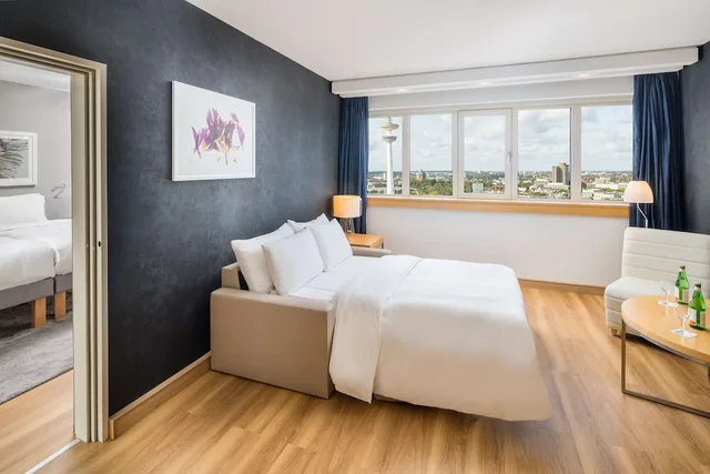 جناح بسريرين منفصلين بإطلالة على المتنزه بغرفة نوم واحدة، Radisson Blu Hotel Hamburg 1/8