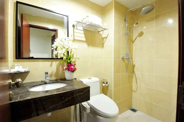 Deluxe, Twin Beds, Hallmark Hotel Leisure 3/3